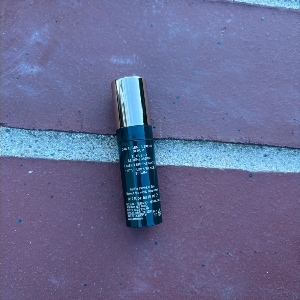La Mer The Regenerating Serum, Travel Size, 0.17 oz (5 mL) - Picture 2 of 2